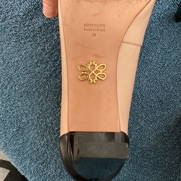 Zvelle pumps in perfect condition size 8 tan and black original price $400 - Picture 3 of 6